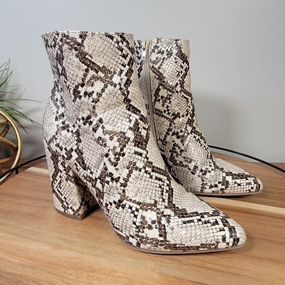 Sugar Evvie Snakeskin Print Boots Size 7 - Picture 3 of 14